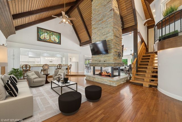 153 Algonquin Road, Barrington Hills, IL 60010