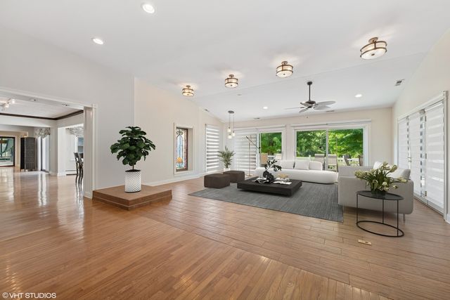 153 Algonquin Road, Barrington Hills, IL 60010