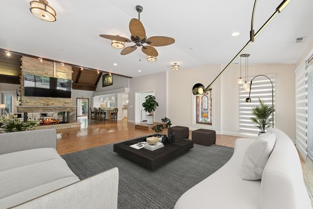 153 Algonquin Road, Barrington Hills, IL 60010