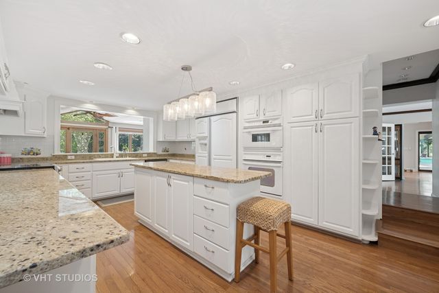 153 Algonquin Road, Barrington Hills, IL 60010