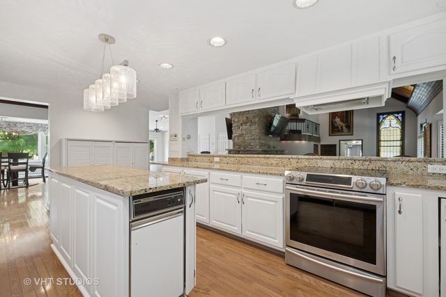 153 Algonquin Road, Barrington Hills, IL 60010