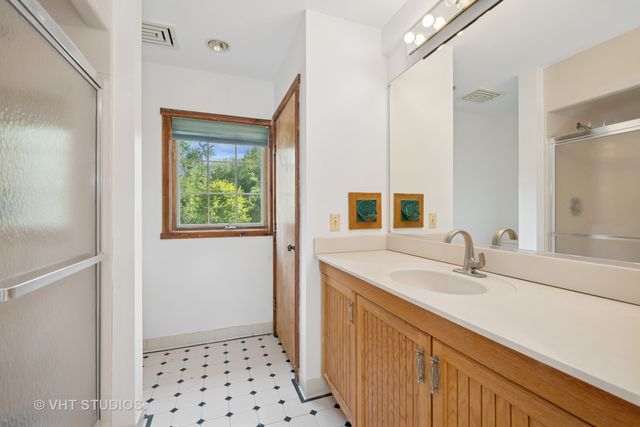 153 Algonquin Road, Barrington Hills, IL 60010