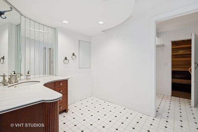 153 Algonquin Road, Barrington Hills, IL 60010