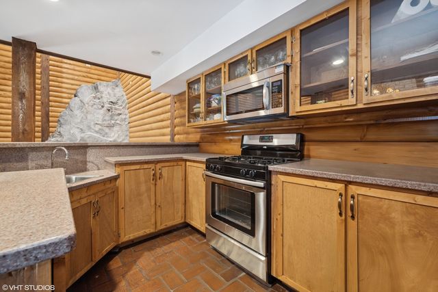 153 Algonquin Road, Barrington Hills, IL 60010