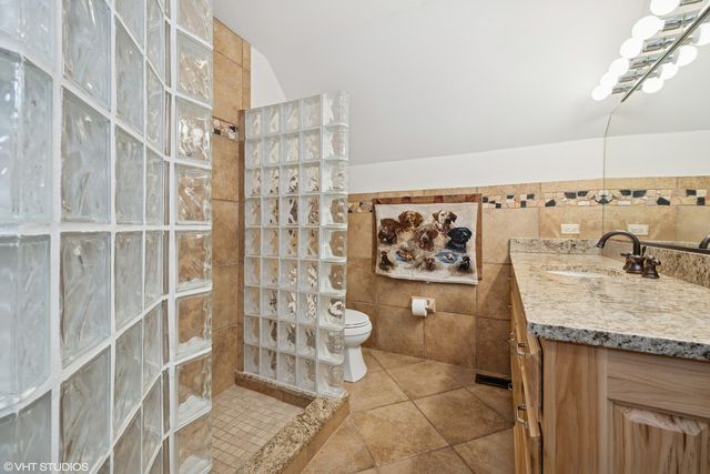 153 Algonquin Road, Barrington Hills, IL 60010