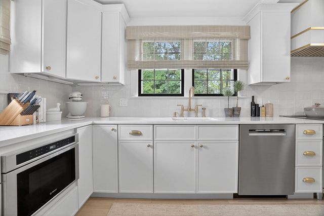 27 Wellington Ln, Belmont, MA 02478