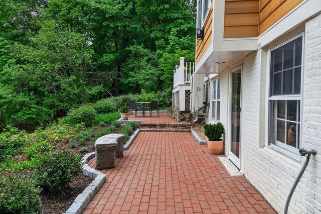 27 Wellington Ln, Belmont, MA 02478