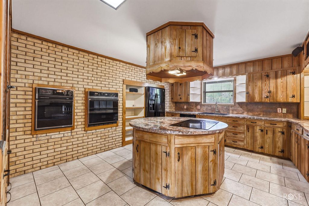 Image 12 of property listing at 2504 Douglas Drive, San Angelo, TX 76904