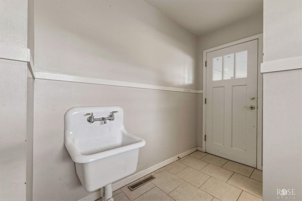 Image 24 of property listing at 2504 Douglas Drive, San Angelo, TX 76904