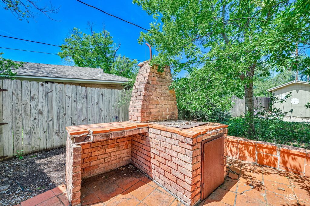 Image 28 of property listing at 2504 Douglas Drive, San Angelo, TX 76904