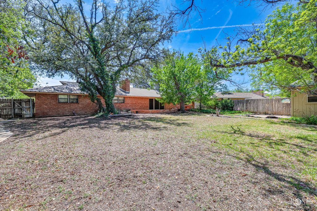 Image 31 of property listing at 2504 Douglas Drive, San Angelo, TX 76904
