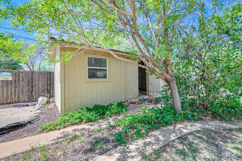 Image 32 of property listing at 2504 Douglas Drive, San Angelo, TX 76904