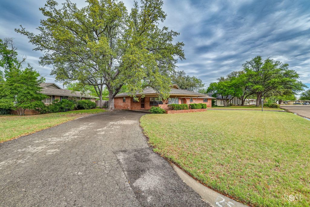 Image 35 of property listing at 2504 Douglas Drive, San Angelo, TX 76904