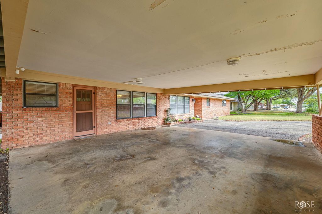 Image 36 of property listing at 2504 Douglas Drive, San Angelo, TX 76904