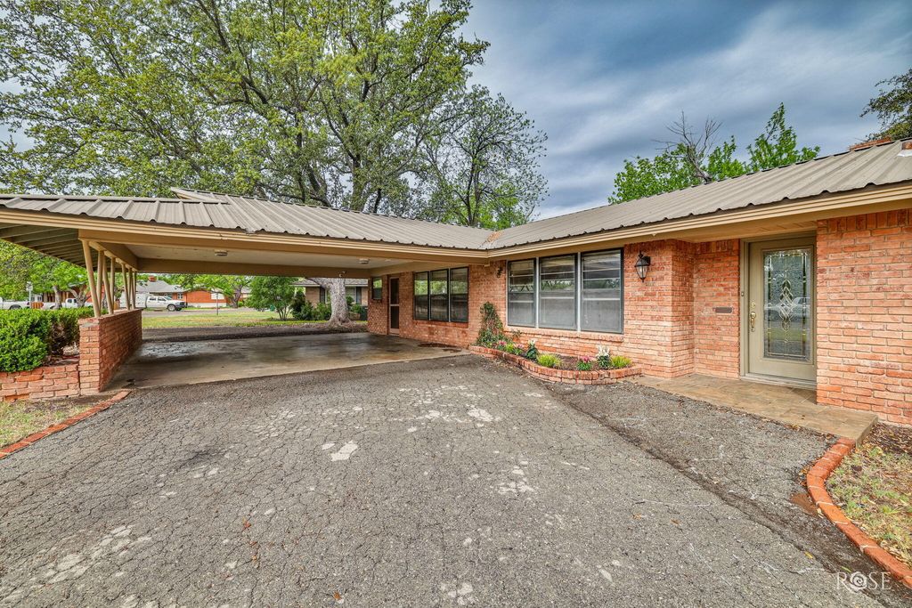 Image 37 of property listing at 2504 Douglas Drive, San Angelo, TX 76904