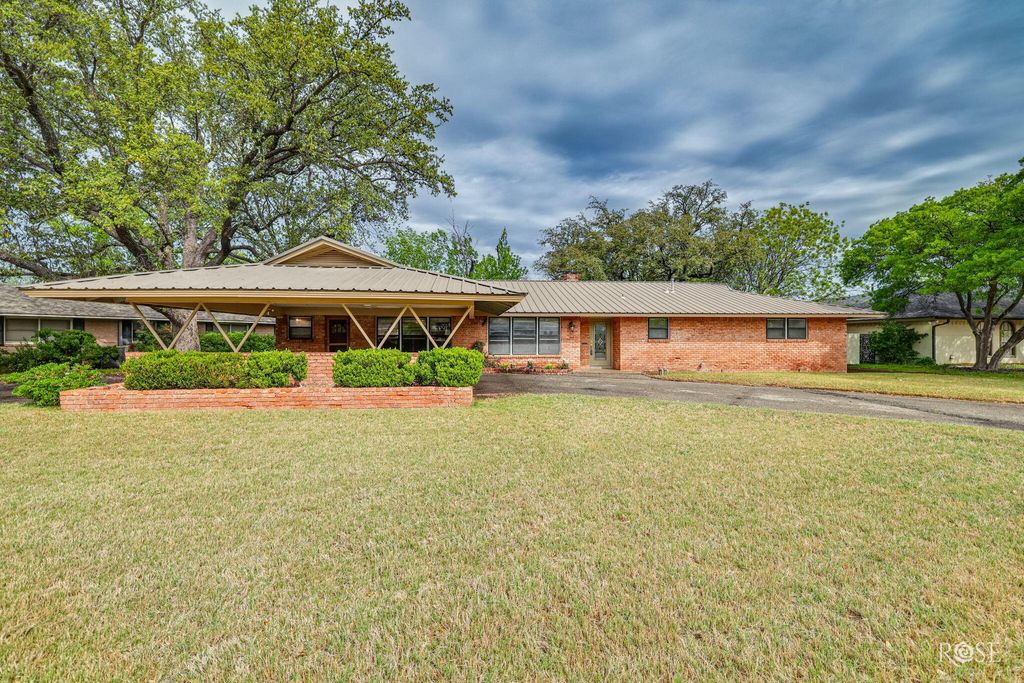 Image 38 of property listing at 2504 Douglas Drive, San Angelo, TX 76904