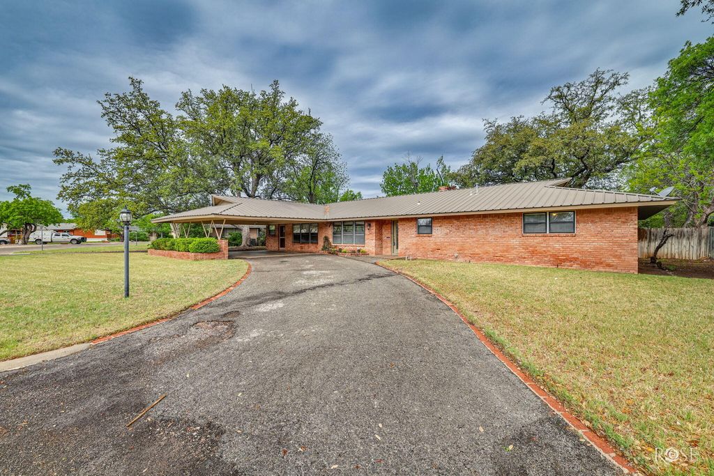 Image 39 of property listing at 2504 Douglas Drive, San Angelo, TX 76904