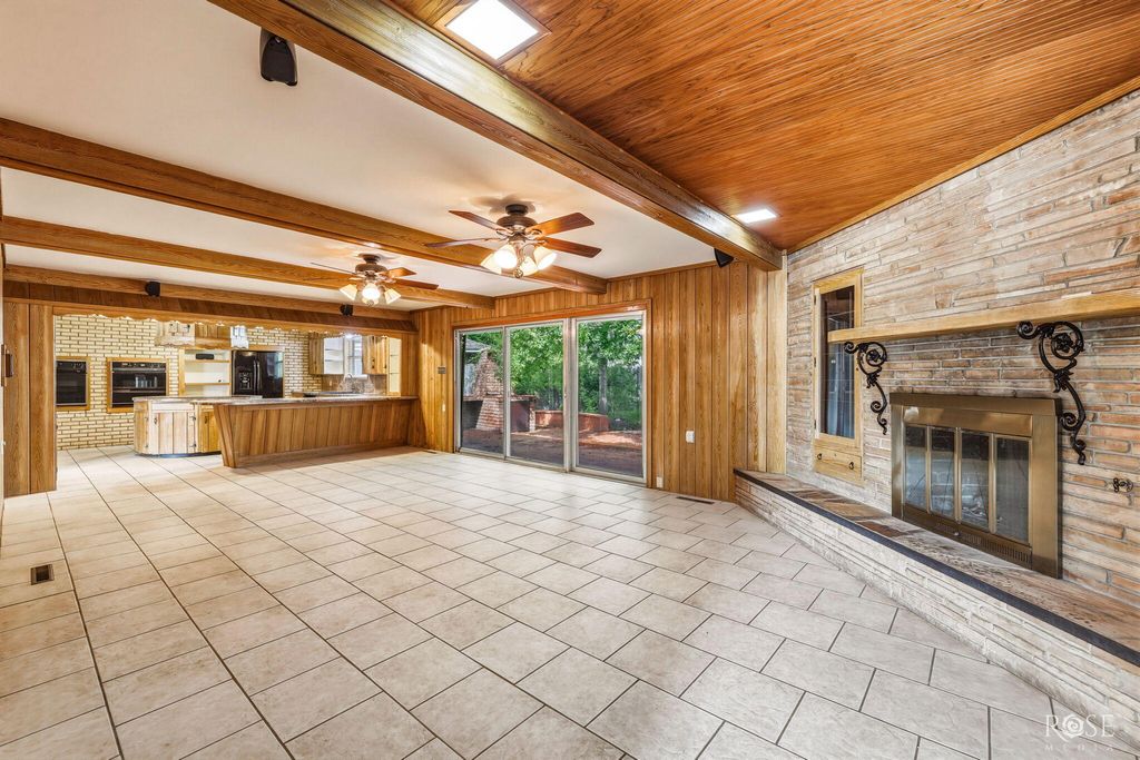 Image 7 of property listing at 2504 Douglas Drive, San Angelo, TX 76904