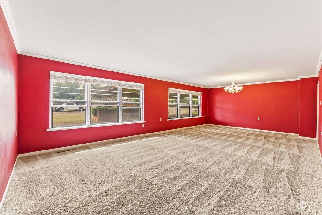 Image 8 of property listing at 2504 Douglas Drive, San Angelo, TX 76904