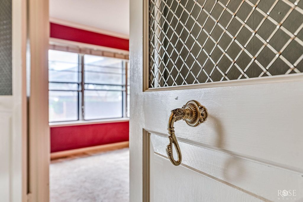 Image 9 of property listing at 2504 Douglas Drive, San Angelo, TX 76904