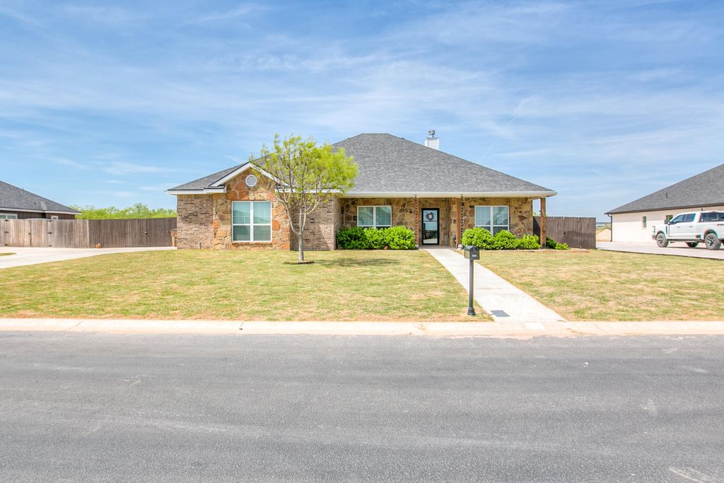 4525 Old Stone Drive, San Angelo, TX 76904