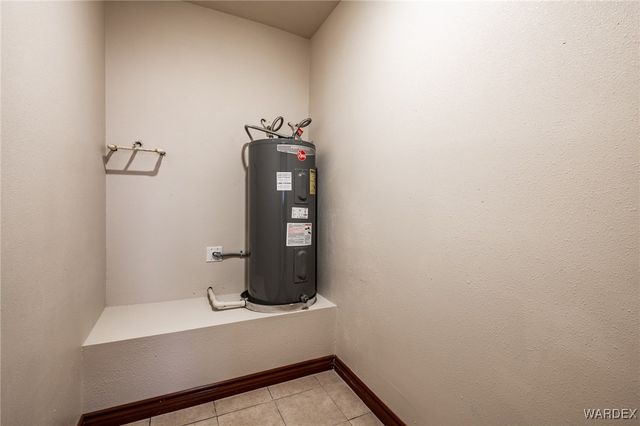 8980 W Mission Lane, Dolan Springs, AZ 86441