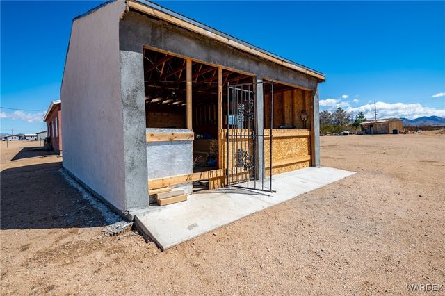 8980 W Mission Lane, Dolan Springs, AZ 86441
