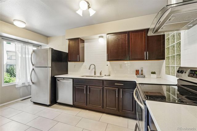 6305 W 6th Avenue D10, Denver, CO 80214