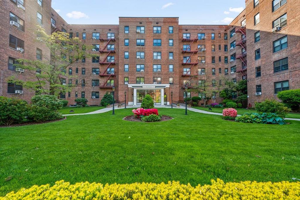 100-11 67th Road 505, Forest Hills, NY 11375