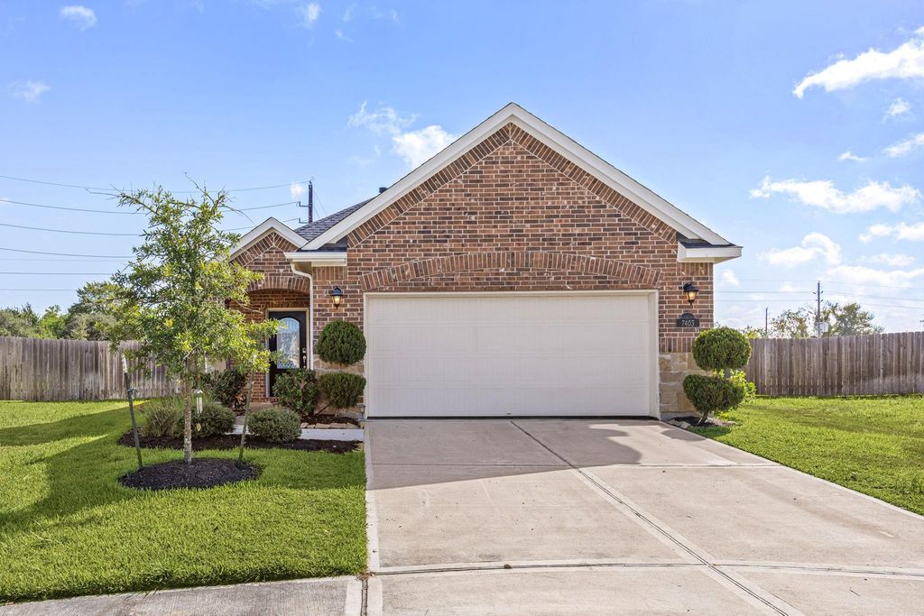 7403 French Quarter Court, Fulshear, TX 77441