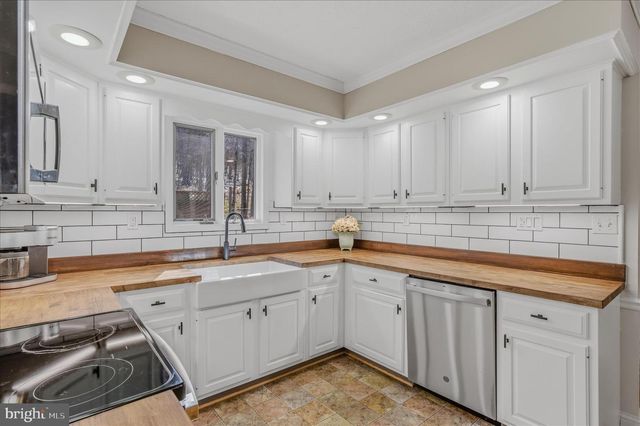 580 BRAEBURN DR, Augusta, WV 26704