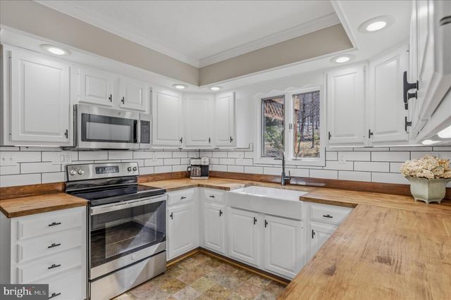 580 BRAEBURN DR, Augusta, WV 26704