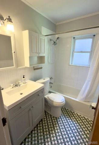 280 N Castello Street, Florissant, MO 63031
