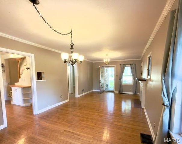 280 N Castello Street, Florissant, MO 63031