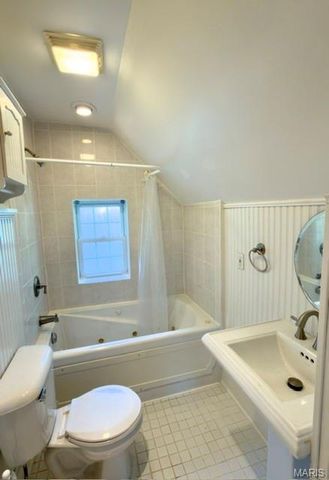280 N Castello Street, Florissant, MO 63031