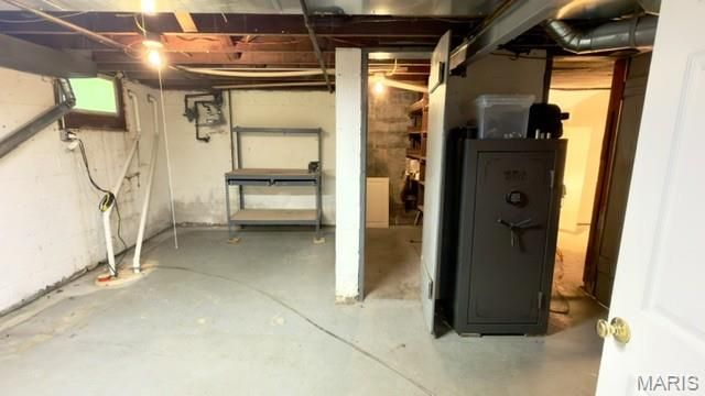 280 N Castello Street, Florissant, MO 63031