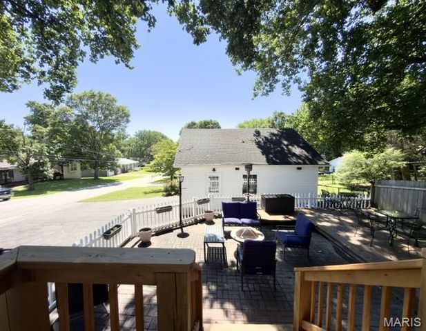 280 N Castello Street, Florissant, MO 63031