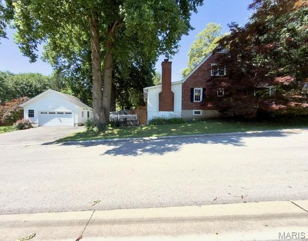 280 N Castello Street, Florissant, MO 63031