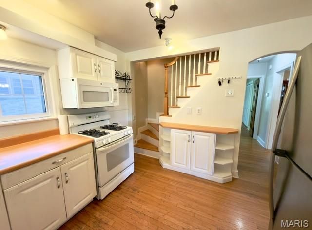 280 N Castello Street, Florissant, MO 63031