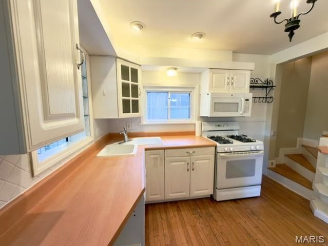 280 N Castello Street, Florissant, MO 63031