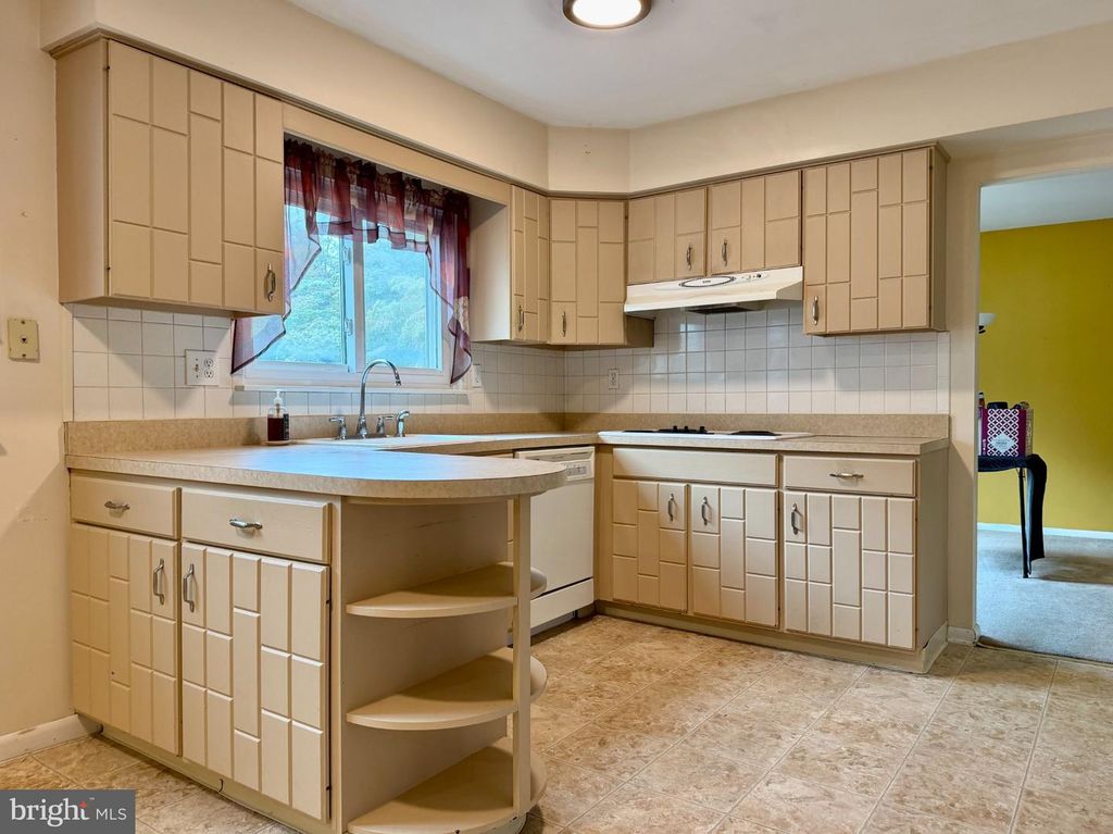 402 ST DAVID DR, MOUNT LAUREL, NJ 08054 — photo 5