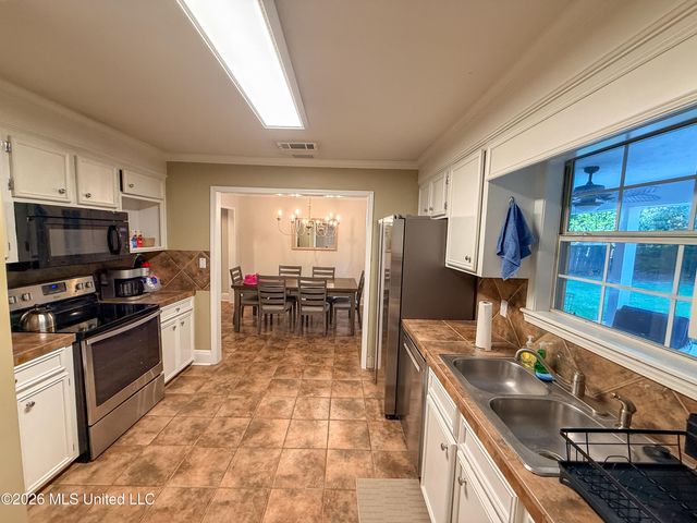 120 Oak Grove Drive, Brandon, MS 39047