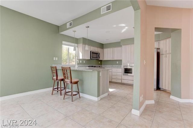 2528 Golden Sands Drive, Las Vegas, NV 89128