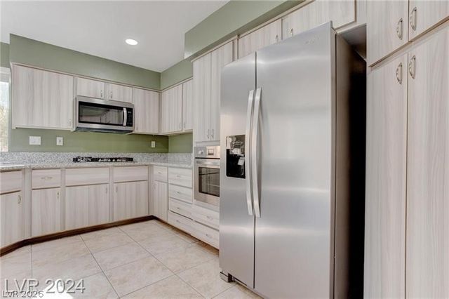 2528 Golden Sands Drive, Las Vegas, NV 89128