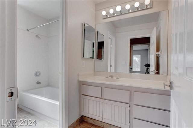 2528 Golden Sands Drive, Las Vegas, NV 89128