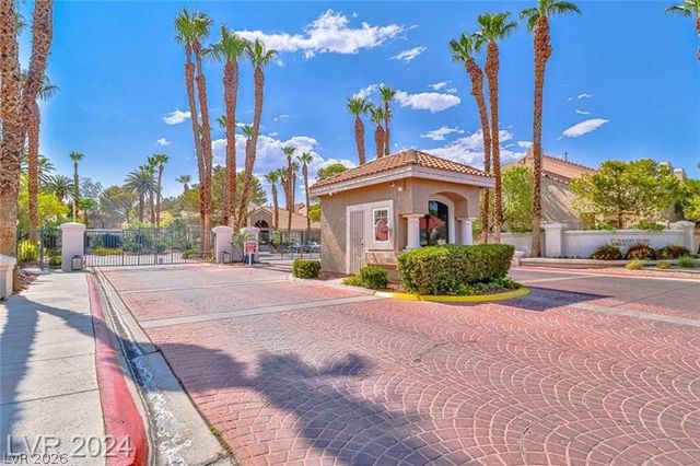 2528 Golden Sands Drive, Las Vegas, NV 89128