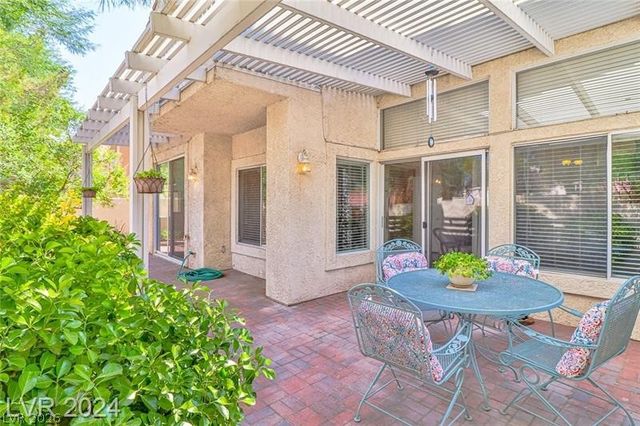 2528 Golden Sands Drive, Las Vegas, NV 89128