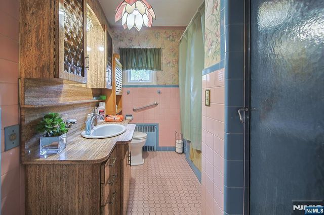 1003 Cumbermeade Road, Fort Lee, NJ 07024