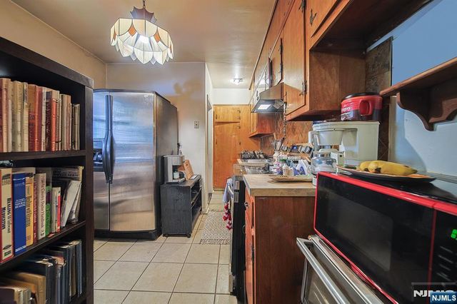 1003 Cumbermeade Road, Fort Lee, NJ 07024