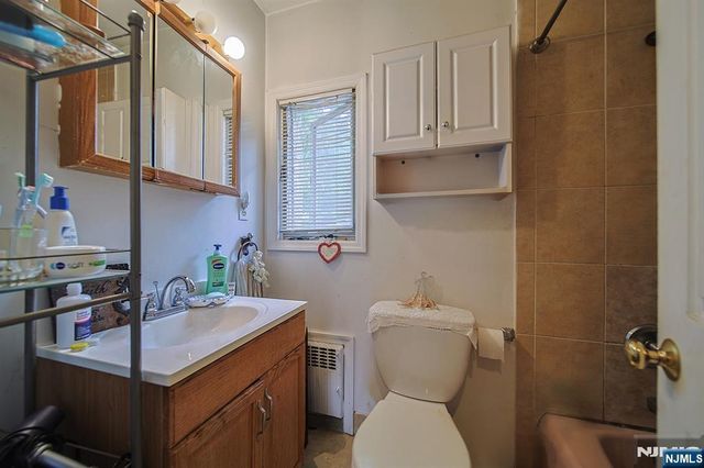 1003 Cumbermeade Road, Fort Lee, NJ 07024